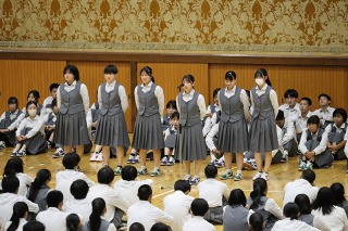 ５